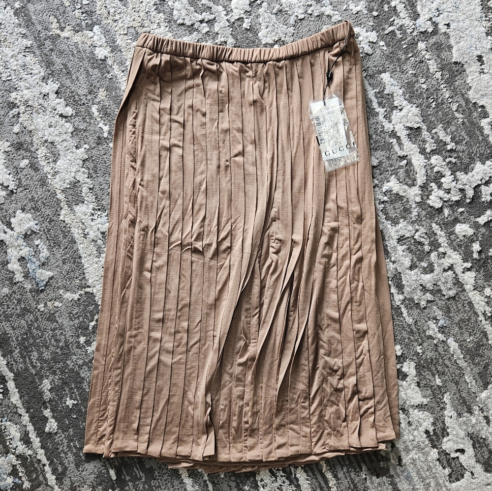 Gucci vintage authentic taupe pleated skirt NWT (has been authenticated)